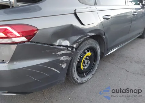 2020 Volkswagen Passat 2.0T R-Line z USA, uszkodzony, nr VIN 1VWMA7A38LC010761